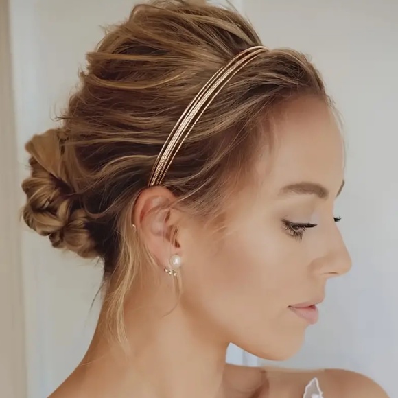 💖 3/$30 💖 Gold Wire Headband - Picture 1 of 5